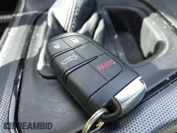 2018 Dodge Challenger R/T z VIN 2C3CDZBT4JH183613, wystawiony jako IAAI lot #42736300 z przebiegiem 176 851 mil mil oraz . Historia ofert i sprzedaży dostępna na DreamBid. Obrazek 11.