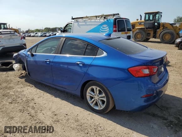 ✅ 2019 Chevrolet Cruze LT • VIN: 1G1BE5SM4K7113539 • Lot: 51098283. Listed on Copart with 19,085 mi. Free auction sales archive from the USA and detailed vehicle history report at DreamBid. Image 2.
