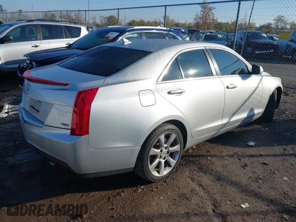 ✅ 2013 Cadillac ATS Luxury • VIN: 1G6AH5R31D0140462 • Lot: 43579772. Wystawiony na IAAI z przebiegiem 178 901 mil. Bezpłatny archiwum sprzedaży aukcyjnych z USA i szczegółowy raport historii pojazdu na DreamBid. Zdjęcie 4.