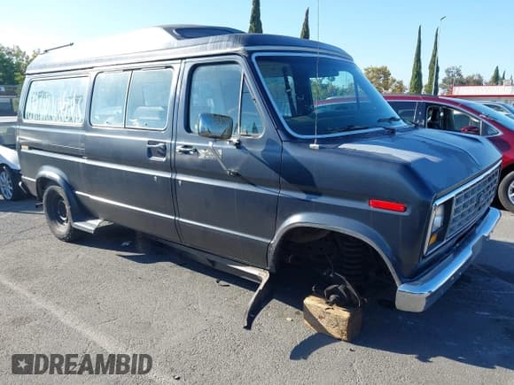 ✅ 1984 Ford Econoline Cargo • VIN: 1FMEE11F5EHA42281 • Lot: 43304582. Wystawiony na IAAI z przebiegiem 97 736 mil. Bezpłatny archiwum sprzedaży aukcyjnych z USA i szczegółowy raport historii pojazdu na DreamBid. Zdjęcie 1.