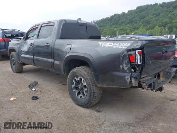 ✅ 2018 Toyota Tacoma SR5 • VIN: 3TMDZ5BNXJM052456 • Lot: 42655350. Wystawiony na IAAI z przebiegiem 124 179 mil. Bezpłatny archiwum sprzedaży aukcyjnych z USA i szczegółowy raport historii pojazdu na DreamBid. Zdjęcie 3.