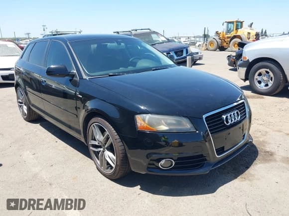 ✅ 2011 Audi A3 Premium Plus • VIN: WAUKJAFM9BA025690 • Lot: 42692174. Wystawiony na IAAI z przebiegiem 137 133 mil. Bezpłatny archiwum sprzedaży aukcyjnych z USA i szczegółowy raport historii pojazdu na DreamBid. Zdjęcie 1.