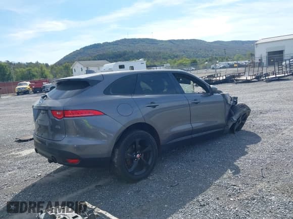 ✅ 2017 Jaguar F-Pace 35t Premium • VIN: SADCJ2BV5HA492856 • Lot: 43362730. Wystawiony na IAAI z przebiegiem Nie podano. Bezpłatny archiwum sprzedaży aukcyjnych z USA i szczegółowy raport historii pojazdu na DreamBid. Zdjęcie 4.