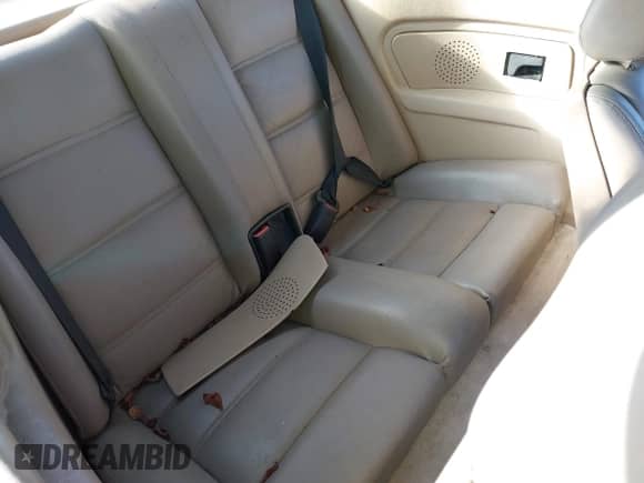 1989 BMW 3 Series z VIN WBABB1309K8275291, wystawiony jako IAAI lot #43598416 z przebiegiem 184 412 mil mil oraz . Historia ofert i sprzedaży dostępna na DreamBid. Obrazek 8.