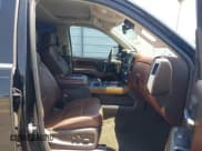 ✅ 2016 Chevrolet Silverado 1500 High Country • VIN: 3GCPCTEC3GG384338 • Lot: 42382874. Wystawiony na IAAI z przebiegiem 120 846 mil. Bezpłatny archiwum sprzedaży aukcyjnych z USA i szczegółowy raport historii pojazdu na DreamBid. Zdjęcie 5.