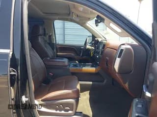 ✅ 2016 Chevrolet Silverado 1500 High Country • VIN: 3GCPCTEC3GG384338 • Lot: 42382874. Wystawiony na IAAI z przebiegiem 120 846 mil. Bezpłatny archiwum sprzedaży aukcyjnych z USA i szczegółowy raport historii pojazdu na DreamBid. Zdjęcie 5.