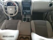 ✅ 2007 Ford Explorer XLT • VIN: 1FMEU73817UA67922 • Лот: 86116425. Опубликован ранее на Copart с пробегом 270 840 миль. Бесплатный доступ к архиву аукционных продаж из США и подробный отчёт об истории автомобиля на DreamBid. Изображение 8.