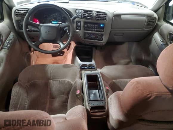 2000 Chevrolet Blazer LT z VIN 1GNDT13W4Y2109549, wystawiony jako Copart lot #79414994 z przebiegiem 133 338 mil mil oraz Szkoda całkowita • Salvage title. Historia ofert i sprzedaży dostępna na DreamBid. Obrazek 8.