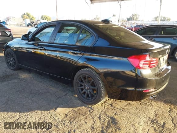 ✅ 2015 BMW 3 Series 328i xDrive • VIN: WBA3B3G51FNR88120 • Lot: 43785774. Listed on IAAI with 170,373 mi. Free auction sales archive from the USA and detailed vehicle history report at DreamBid. Image 3.