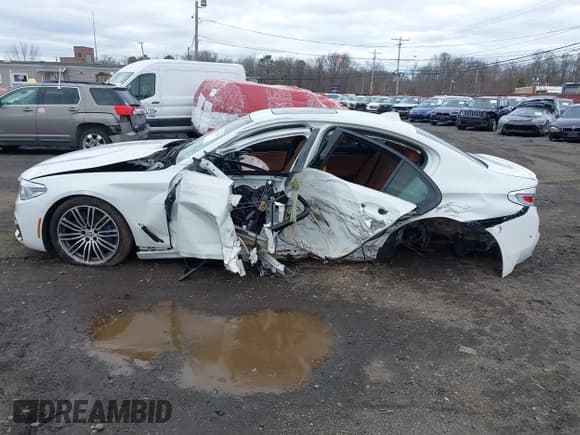 ✅ 2018 BMW 5 Series M550i xDrive • VIN: WBAJB9C56JB035929 • Lot: 41732048. Listed on IAAI with 87,896 mi. Free auction sales archive from the USA and detailed vehicle history report at DreamBid. Image 13.