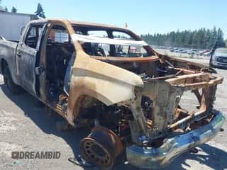 2023 Chevrolet Silverado 1500 Work Truck z VIN 2GCUDAED9P1134026, wystawiony jako IAAI lot #39633376 z przebiegiem Nie podano mil oraz . Historia ofert i sprzedaży dostępna na DreamBid. Obrazek 1.