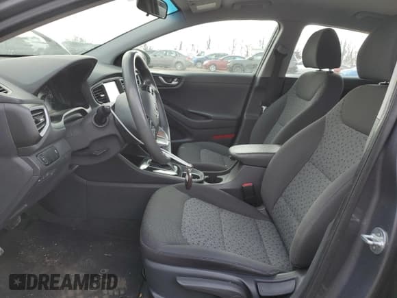 ✅ 2018 Hyundai Ioniq Blue • VIN: KMHC65LC8JU075341 • Lot: 46263705. Wystawiony na Copart z przebiegiem 69 368 mil. Bezpłatny archiwum sprzedaży aukcyjnych z USA i szczegółowy raport historii pojazdu na DreamBid. Zdjęcie 7.