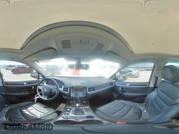 ✅ 2013 Volkswagen Touareg Sport • VIN: WVGEP9BP0DD013339 • Лот: 82204715. Опубликован ранее на Copart с пробегом 159 425 миль. Бесплатный доступ к архиву аукционных продаж из США и подробный отчёт об истории автомобиля на DreamBid. Изображение 16.