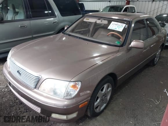 ✅ 2000 Lexus LS 400 • VIN: JT8BH28F4Y0169874 • Lot: 42909129. Listed on IAAI with 272,624 mi. Free auction sales archive from the USA and detailed vehicle history report at DreamBid. Image 2.