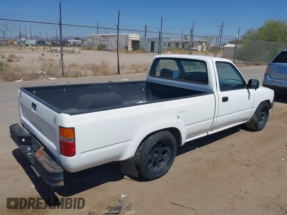 ✅ 1989 Toyota Pickup • VIN: JT4VN82D5K5001253 • Лот: 42597188. Опубликован ранее на IAAI с пробегом 201 044 миль. Бесплатный доступ к архиву аукционных продаж из США и подробный отчёт об истории автомобиля на DreamBid. Изображение 4.