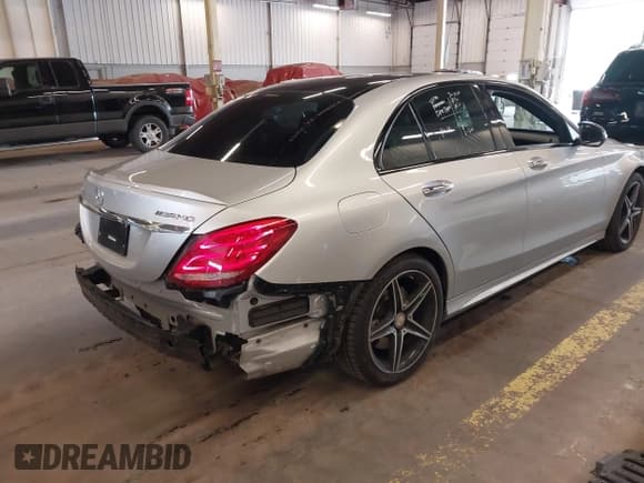 ✅ 2016 Mercedes-Benz C 450 AMG • VIN: 55SWF6EB2GU110774 • Lot: 42239393. Wystawiony na IAAI z przebiegiem 41 237 mil. Bezpłatny archiwum sprzedaży aukcyjnych z USA i szczegółowy raport historii pojazdu na DreamBid. Zdjęcie 20.