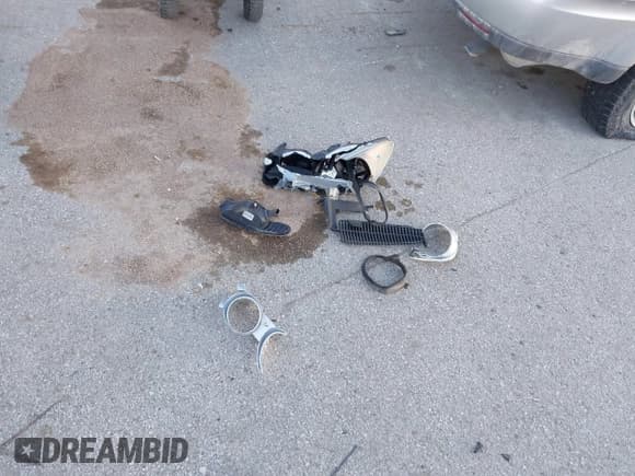 ✅ 2005 Buick LaCrosse CXL • VIN: 2G4WD562X51269067 • Lot: 43586582. Wystawiony na IAAI z przebiegiem 190 937 mil. Bezpłatny archiwum sprzedaży aukcyjnych z USA i szczegółowy raport historii pojazdu na DreamBid. Zdjęcie 12.