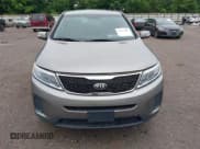 ✅ 2014 Kia Sorento LX • VIN: 5XYKTCA63EG503298 • Лот: 42372695. Опубликован ранее на IAAI с пробегом 106 711 миль. Бесплатный доступ к архиву аукционных продаж из США и подробный отчёт об истории автомобиля на DreamBid. Изображение 6.