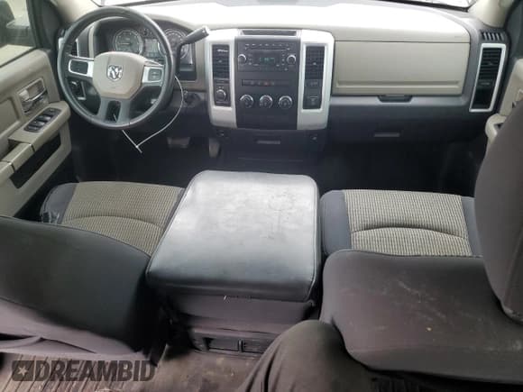 ✅ 2009 Dodge 1500 SLT • VIN: 1D3HV13T99S792741 • Lot: 56826055. Wystawiony na Copart z przebiegiem 187 141 mil. Bezpłatny archiwum sprzedaży aukcyjnych z USA i szczegółowy raport historii pojazdu na DreamBid. Zdjęcie 8.