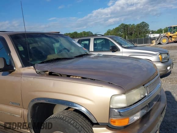 ✅ 2000 Chevrolet Suburban LT • VIN: 3GNFK16TXYG185880 • Лот: 42262686. Опубликован ранее на IAAI с пробегом Не указан. Бесплатный доступ к архиву аукционных продаж из США и подробный отчёт об истории автомобиля на DreamBid. Изображение 12.