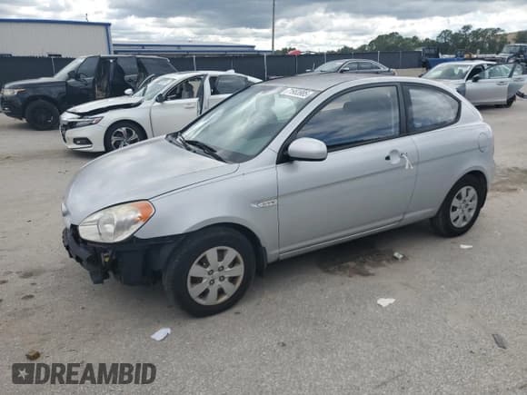 ✅ 2010 Hyundai Accent GS • VIN: KMHCM3AC9AU161724 • Лот: 71953985. Опубликован ранее на Copart с пробегом 87 660 миль. Бесплатный доступ к архиву аукционных продаж из США и подробный отчёт об истории автомобиля на DreamBid. Изображение 1.