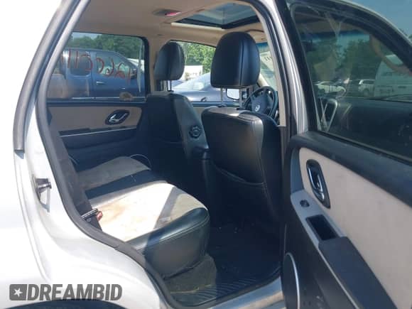 2006 Mercury Mariner Luxury с VIN 4M2CU57106DJ03167, выставлен на аукционе IAAI как лот 42600111 с пробегом 273 239 миль миль и . История ставок и продаж доступна на DreamBid. Изображение 8.