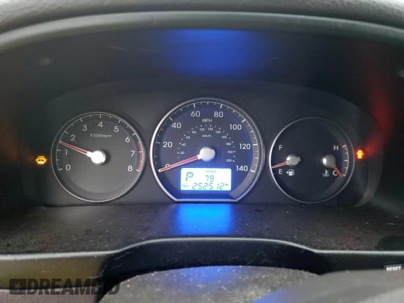 ✅ 2010 Hyundai Santa Fe GLS • VIN: 5NMSGDAB1AH344756 • Lot: 83753384. Listed on Copart with 252,512 mi. Free auction sales archive from the USA and detailed vehicle history report at DreamBid. Image 9.