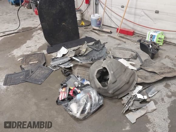 ✅ 2020 Jeep Grand Cherokee Altitude • VIN: 1C4RJFAG2LC247722 • Lot: 43546956. Listed on IAAI with 95,284 mi. Free auction sales archive from the USA and detailed vehicle history report at DreamBid. Image 12.