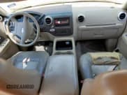 ✅ 2005 Ford Expedition Eddie Bauer • VIN: 1FMFU17525LA73670 • Lot: 81322185. Wystawiony na Copart z przebiegiem Nie podano. Bezpłatny archiwum sprzedaży aukcyjnych z USA i szczegółowy raport historii pojazdu na DreamBid. Zdjęcie 8.