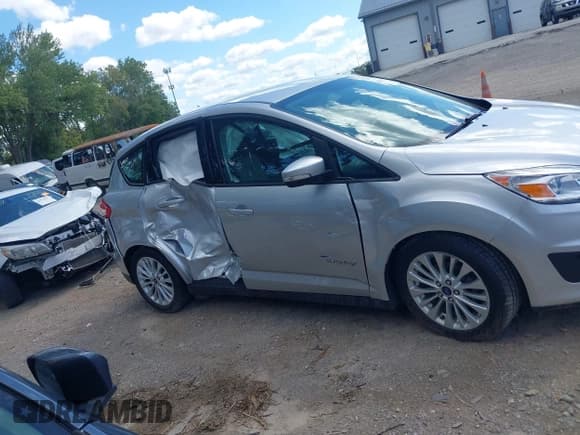 ✅ 2017 Ford C-Max SE • VIN: 1FADP5AU2HL108731 • Лот: 43069547. Опубликован ранее на IAAI с пробегом 47 391 миль. Бесплатный доступ к архиву аукционных продаж из США и подробный отчёт об истории автомобиля на DreamBid. Изображение 13.