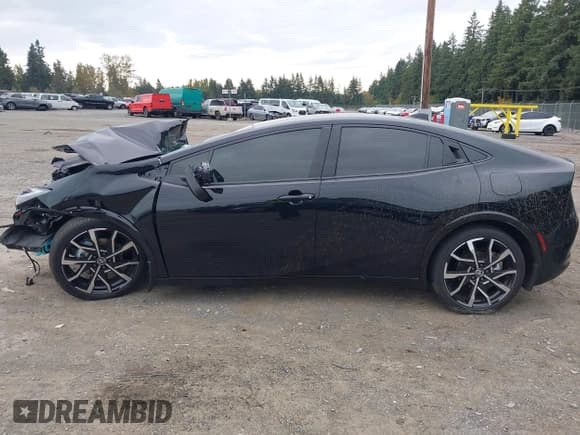 ✅ 2026 Toyota Prius XSE • VIN: JTDACACU1T3058833 • Lot: 43512928. Listed on IAAI with 1,885 mi. Free auction sales archive from the USA and detailed vehicle history report at DreamBid. Image 14.