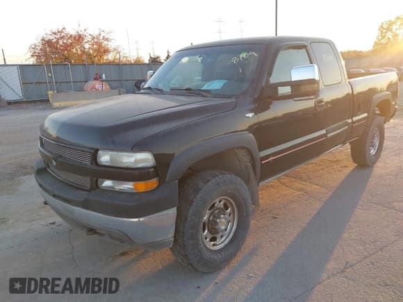 ✅ 2002 Chevrolet Silverado 2500HD LS • VIN: 1GCHK29U42E209682 • Lot: 43628709. Wystawiony na IAAI z przebiegiem 179 357 mil. Bezpłatny archiwum sprzedaży aukcyjnych z USA i szczegółowy raport historii pojazdu na DreamBid. Zdjęcie 2.