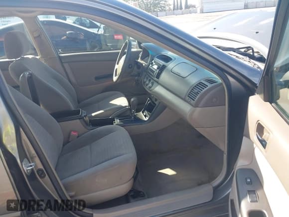 ✅ 2005 Toyota Camry LE • VIN: 4T1BE32K35U633744 • Lot: 43418412. Wystawiony na IAAI z przebiegiem 149 999 mil. Bezpłatny archiwum sprzedaży aukcyjnych z USA i szczegółowy raport historii pojazdu na DreamBid. Zdjęcie 5.