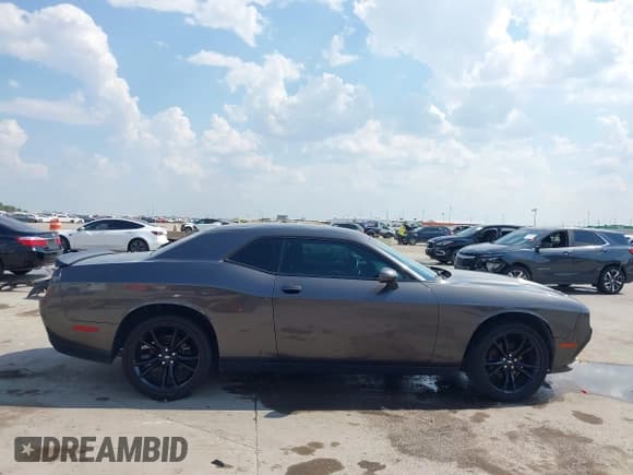 ✅ 2018 Dodge Challenger SXT • VIN: 2C3CDZAG8JH204564 • Lot: 43262680. Wystawiony na IAAI z przebiegiem 52 822 mil. Bezpłatny archiwum sprzedaży aukcyjnych z USA i szczegółowy raport historii pojazdu na DreamBid. Zdjęcie 14.