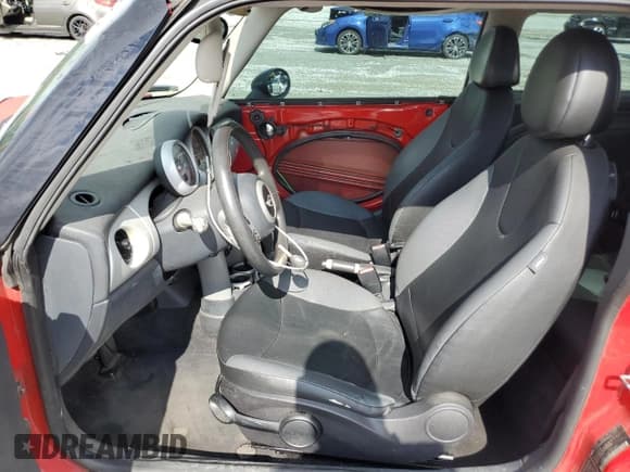 ✅ 2002 MINI Hardtop • VIN: WMWRC33462TE12083 • Lot: 56871845. Listed on Copart with 343,129 mi. Free auction sales archive from the USA and detailed vehicle history report at DreamBid. Image 7.