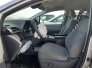 ✅ 2021 Toyota Sienna LE • VIN: 5TDKRKEC5MS028926 • Лот: 81182615. Опубликован ранее на Copart с пробегом 245 336 миль. Бесплатный доступ к архиву аукционных продаж из США и подробный отчёт об истории автомобиля на DreamBid. Изображение 7.