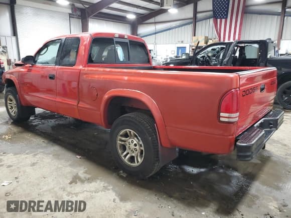 ✅ 2002 Dodge Dakota • VIN: 1B7GG32XX2S510126 • Lot: 80562074. Wystawiony na Copart z przebiegiem 121 890 mil. Bezpłatny archiwum sprzedaży aukcyjnych z USA i szczegółowy raport historii pojazdu na DreamBid. Zdjęcie 2.