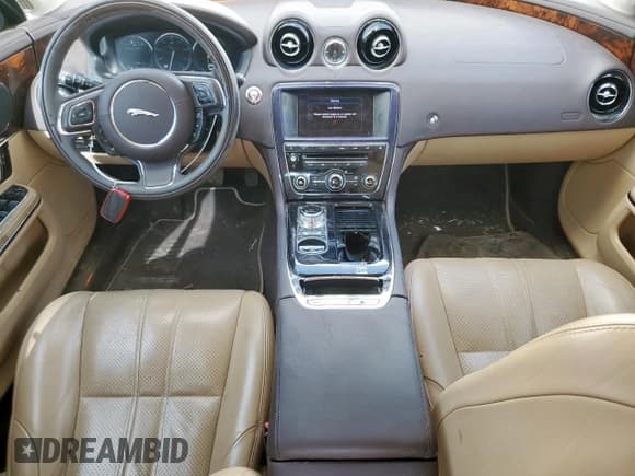 ✅ 2014 Jaguar XJ • VIN: SAJWA1CZ2E8V59275 • Лот: 68568925. Опубликован ранее на Copart с пробегом 74 696 миль. Бесплатный доступ к архиву аукционных продаж из США и подробный отчёт об истории автомобиля на DreamBid. Изображение 8.