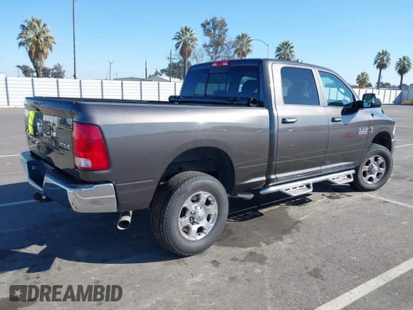 ✅ 2017 Ram 2500 SLT • VIN: 3C6UR5DL1HG764544 • Lot: 41430383. Listed on IAAI with 124,579 mi. Free auction sales archive from the USA and detailed vehicle history report at DreamBid. Image 4.