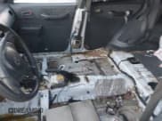 ✅ 1998 Toyota RAV4 • VIN: JT3GP10V0W0029989 • Lot: 43737727. Wystawiony na IAAI z przebiegiem 273 130 mil. Bezpłatny archiwum sprzedaży aukcyjnych z USA i szczegółowy raport historii pojazdu na DreamBid. Zdjęcie 6.