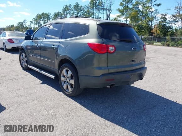 ✅ 2011 Chevrolet Traverse LTZ • VIN: 1GNKRLED9BJ141777 • Lot: 43581134. Wystawiony na IAAI z przebiegiem Nie podano. Bezpłatny archiwum sprzedaży aukcyjnych z USA i szczegółowy raport historii pojazdu na DreamBid. Zdjęcie 3.