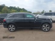 ✅ 2022 Mercedes-Benz GLC 300 • VIN: W1N0G8EB1NG110566 • Lot: 43125654. Wystawiony na IAAI z przebiegiem 17 445 mil. Bezpłatny archiwum sprzedaży aukcyjnych z USA i szczegółowy raport historii pojazdu na DreamBid. Zdjęcie 13.