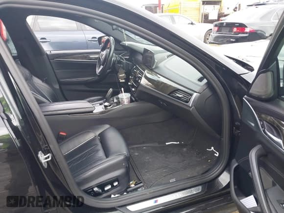✅ 2020 BMW 5 Series M550i xDrive • VIN: WBAJS7C09LCD45078 • Lot: 41850274. Wystawiony na IAAI z przebiegiem 75 613 mil. Bezpłatny archiwum sprzedaży aukcyjnych z USA i szczegółowy raport historii pojazdu na DreamBid. Zdjęcie 5.