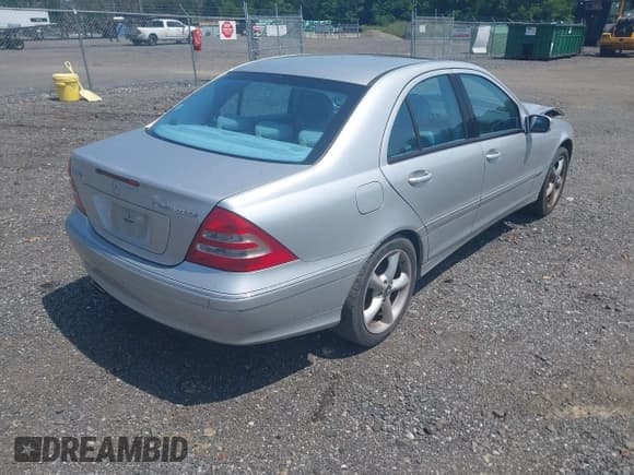 ✅ 2004 Mercedes-Benz C 230 Kompressor • VIN: WDBRF40J94A645850 • Lot: 42446144. Listed on IAAI with 107,092 mi. Free auction sales archive from the USA and detailed vehicle history report at DreamBid. Image 4.