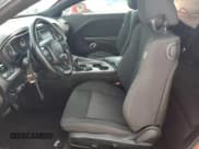 ✅ 2018 Dodge Challenger SXT • VIN: 2C3CDZAG4JH298295 • Lot: 63216974. Wystawiony na Copart z przebiegiem 90 598 mil. Bezpłatny archiwum sprzedaży aukcyjnych z USA i szczegółowy raport historii pojazdu na DreamBid. Zdjęcie 7.