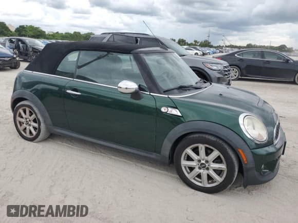 ✅ 2011 MINI Convertible S • VIN: WMWZP3C5XBTX83113 • Lot: 68225515. Wystawiony na Copart z przebiegiem 86 157 mil. Bezpłatny archiwum sprzedaży aukcyjnych z USA i szczegółowy raport historii pojazdu na DreamBid. Zdjęcie 4.