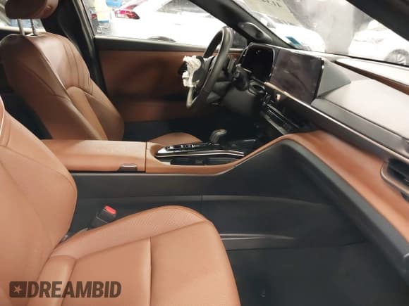 ✅ 2025 Toyota Crown XLE • VIN: JTDACAAJ6S3009408 • Lot: 41343056. Listed on IAAI with 1,244 mi. Free auction sales archive from the USA and detailed vehicle history report at DreamBid. Image 5.