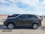 ✅ 2011 Kia Sorento EX • VIN: 5XYKU3A15BG128303 • Lot: 43297002. Wystawiony na IAAI z przebiegiem Nie podano. Bezpłatny archiwum sprzedaży aukcyjnych z USA i szczegółowy raport historii pojazdu na DreamBid. Zdjęcie 14.