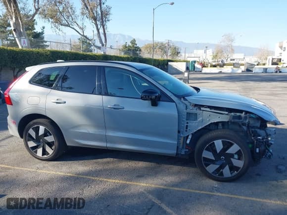✅ 2024 Volvo XC60 Plus Dark Theme • VIN: YV4H60DL6R1846806 • Lot: 41670948. Listed on IAAI with Not provided. Free auction sales archive from the USA and detailed vehicle history report at DreamBid. Image 14.
