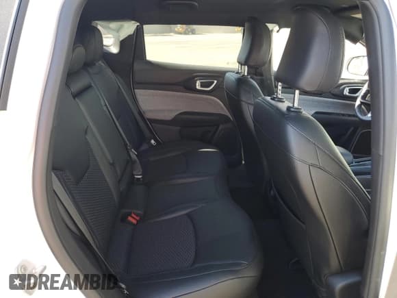 ✅ 2025 Jeep Compass Latitude • VIN: 3C4NJDBN8ST608972 • Lot: 69315845. Wystawiony na Copart z przebiegiem 1 423 mil. Bezpłatny archiwum sprzedaży aukcyjnych z USA i szczegółowy raport historii pojazdu na DreamBid. Zdjęcie 10.